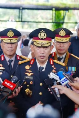 Hadiri Pemakaman, Kapolri: Pesan Eyang Meri Jadi Inspirasi dan Semangat Keluarga Besar Polri