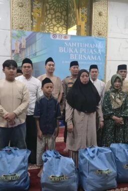 Polri bersama jurnalis beri santunan untuk 100 anak yatim piatu