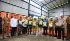 Kapolda Papua Barat Bersama Forkopimda Dampingi Gubernur Pantau Arus Mudik dan Ketersediaan Bahan Pokok