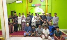 Pembagian Zakat Fitrah di Mesjid Al-Azhar Wosi
