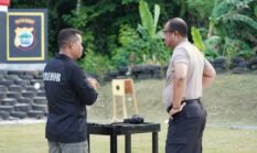 Kapolda Papua Barat Bersama Para PJU Laksanakan Latihan Menembak