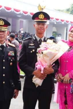 Turut Bangga dan Mengucapkan Selamat dan Sukses Atas Pelantikan Putra Brigjen Pol Drs, A.M Kamal. Sebagai Perwira Polri Lulusan AKPOL 2026