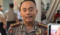 Sambut HUT Humas Polri ke-75, Bidhumas Polda Papua Barat Lanjutkan Rangkaian Bakti Sosial dengan Donor Darah Dan Pemeriksaan Mata Serta Pembagian 80 Kacamata Gratis